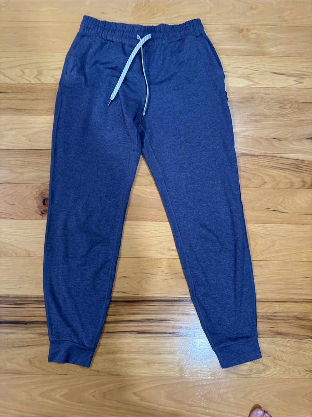 Vuori women’s purple joggers